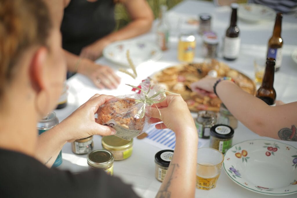 Que faire avec un coffret gourmand : moment convivial autour d'un plateau de produits gourmands bretons, La Finebox