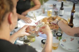 Que faire avec un coffret gourmand : moment convivial autour d'un plateau de produits gourmands bretons, La Finebox